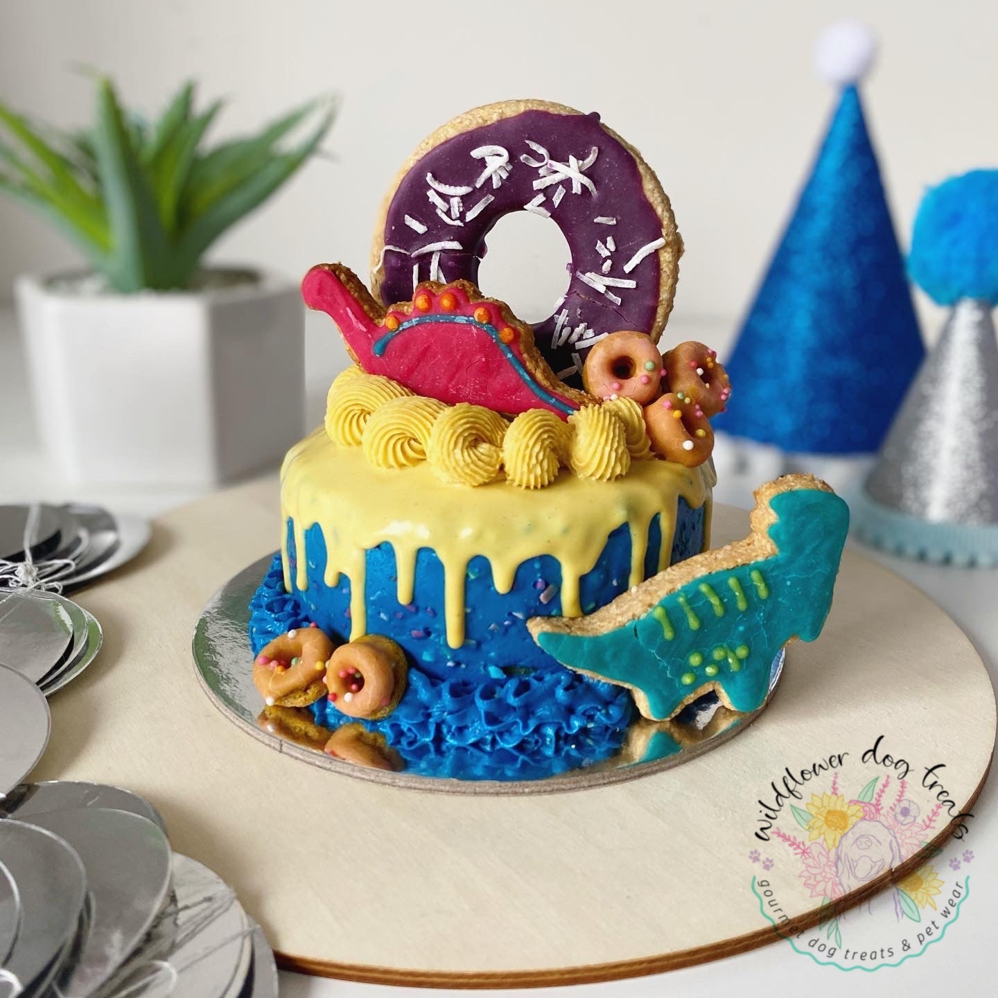 b. Dinosaur Pupcake